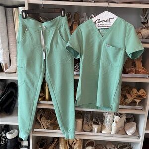 Figs Women's Mint Sage Green Joggers